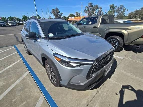 TOYOTA COROLLA CROSS 2025 7MUDAABG9SV122229 image